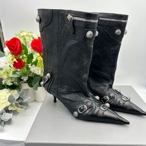Women’s Balenciaga CAGOLE kitten, heel distressed, leather ankle boots size 39